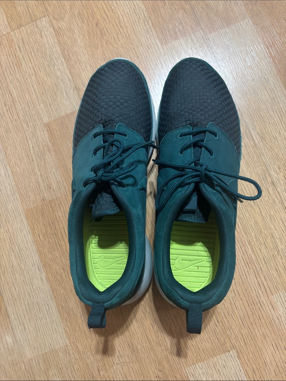 Nike Men’s Roche Run Woven Dark Atomic Teal Sneakers.  Size 11.5